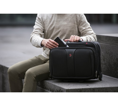 Мобильный офис WENGER Patriot с чехлом для ноутбука 15,6'', черный, 100% полиэстер 43х41х31 см, 25 л