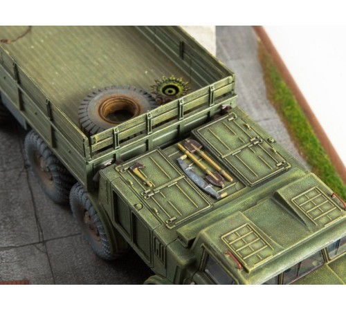 Сборная модель AVD ЗИЛ-135ЛМ бортовой, 1/43