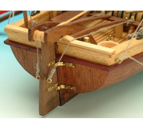 Сборная деревянная модель капитанской шлюпки корабля Artesania Latina SANTISIMA TRINIDAD, 1/50