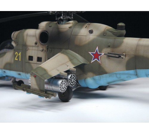 Сборная модель ZVEZDA Советский ударный вертолёт Ми-24П, 1/48