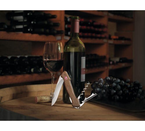 Нож перочинный VICTORINOX Wine Master, 130 мм, 6 функций, с фиксатором, рукоять из орехового дерева