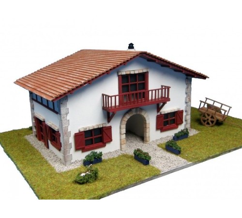 Сборная деревянная модель деревенского дома Artesania Latina Chalet kit de Caserío con carro, 1/72