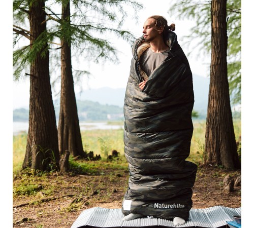 Ультралёгкий спальный мешок Naturehike CNK2350WS023 M320 хлопковый с капюшоном весна осень камуфляжный, молния слева