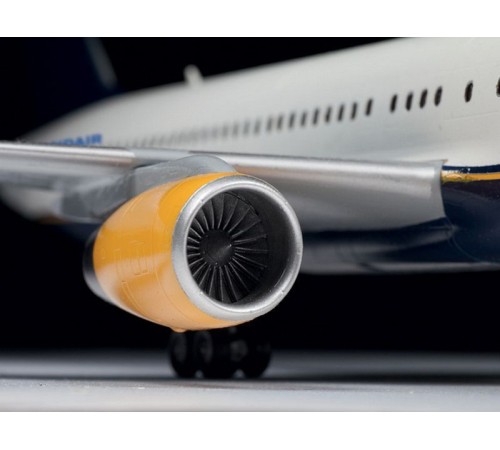 Сборная модель ZVEZDA Пассажирский авиалайнер Боинг-757-200, 1/144